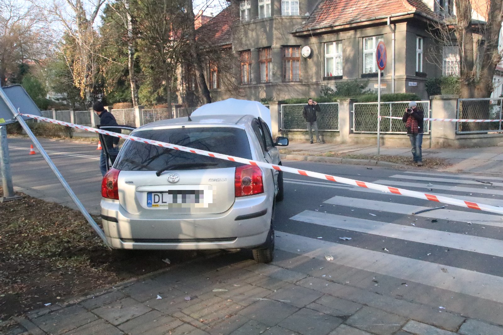 Wypadek na Rataja. Dwie osoby odwiezione do szpitala