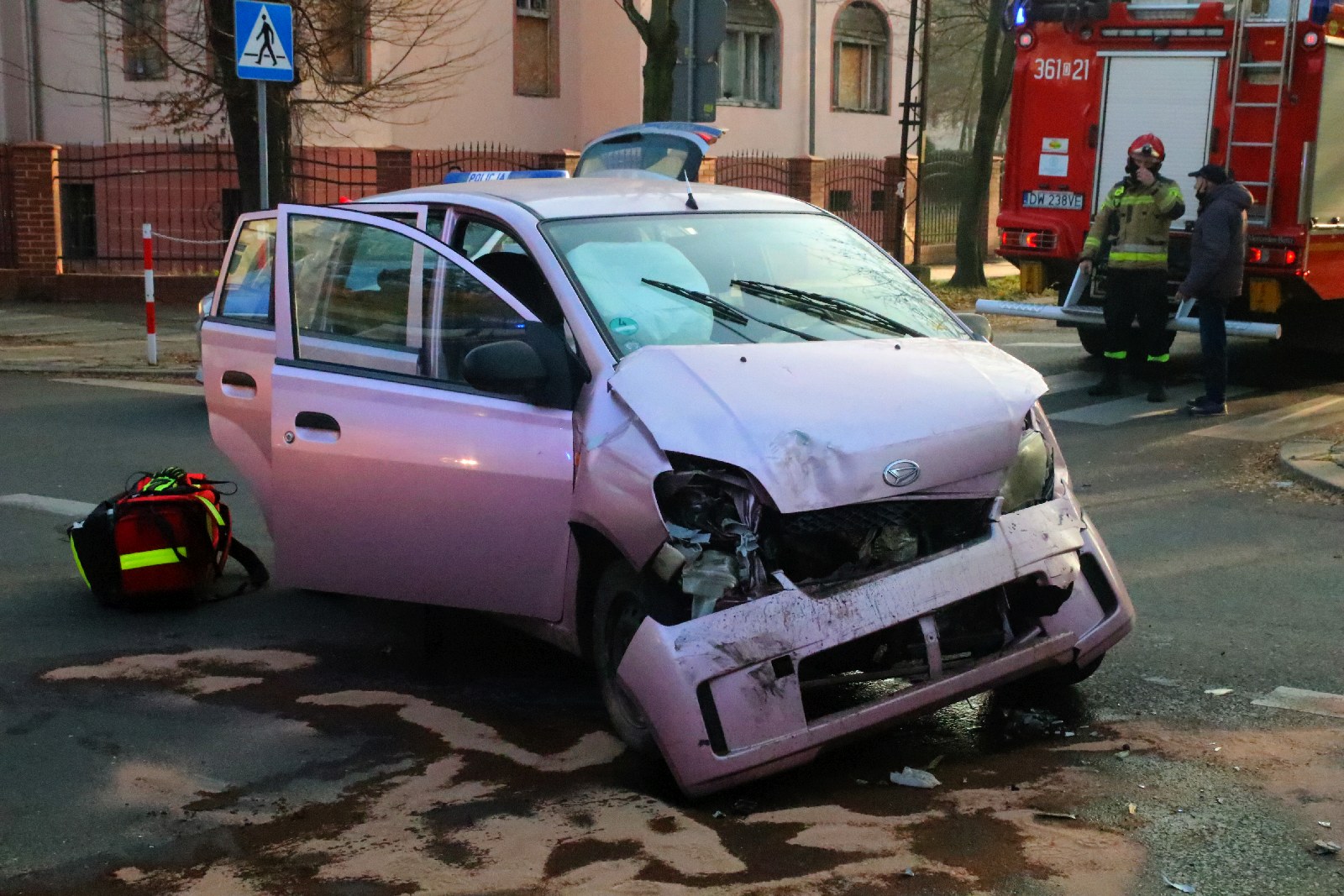 Wypadek na Rataja. Dwie osoby odwiezione do szpitala