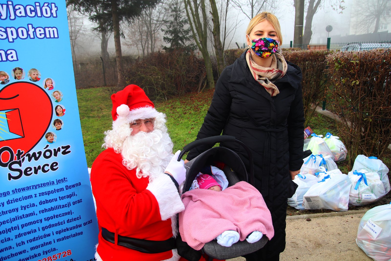 Pandemia nie przeszkodziła mu obdarować dzieci prezentami