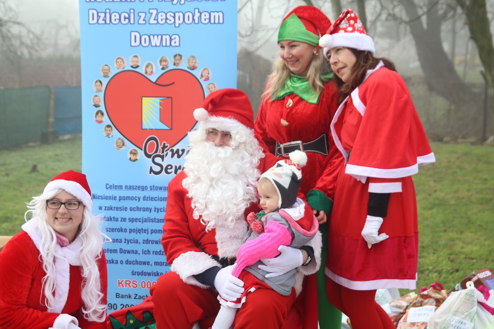 Pandemia nie przeszkodziła mu obdarować dzieci prezentami
