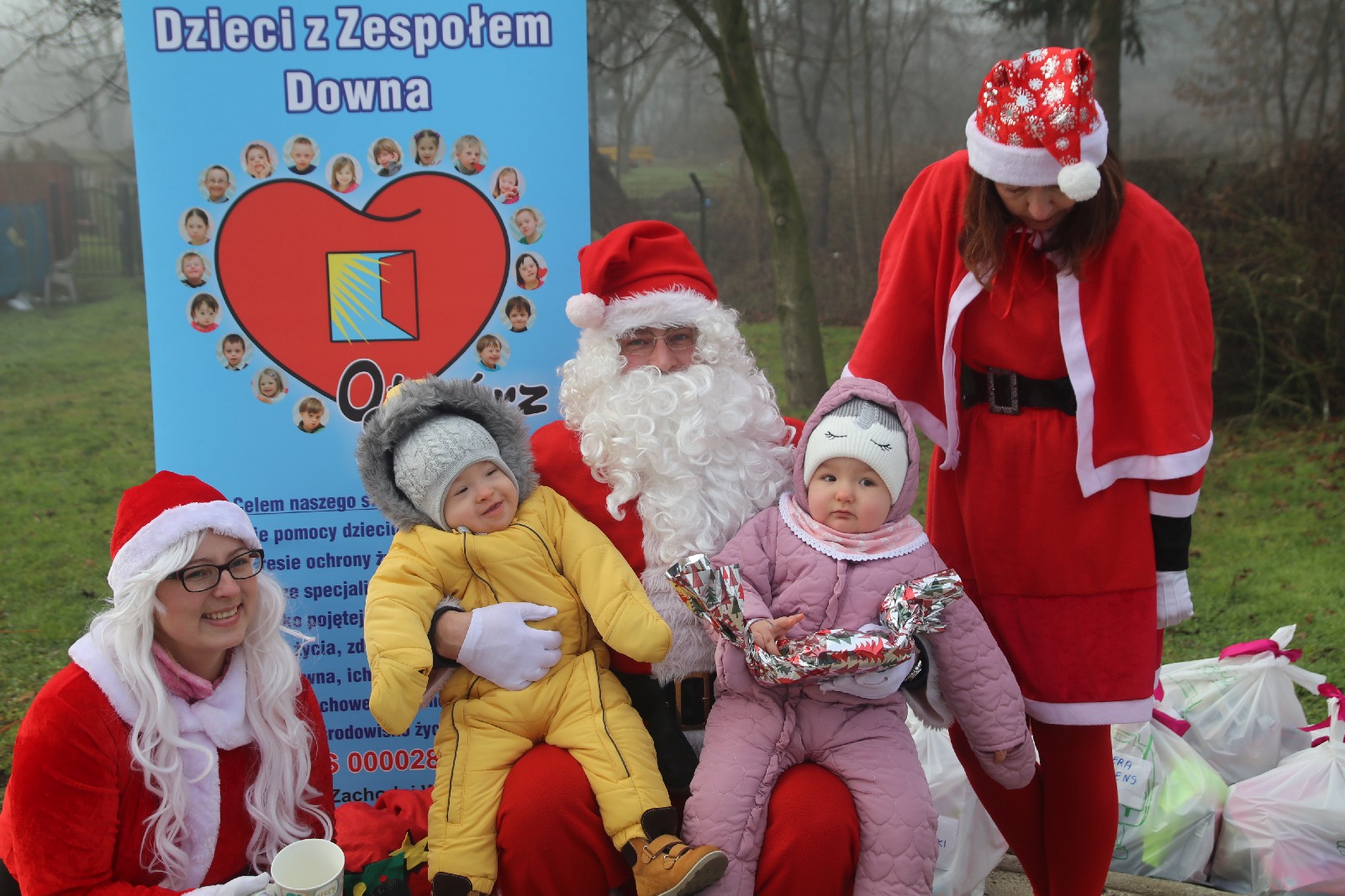 Pandemia nie przeszkodziła mu obdarować dzieci prezentami