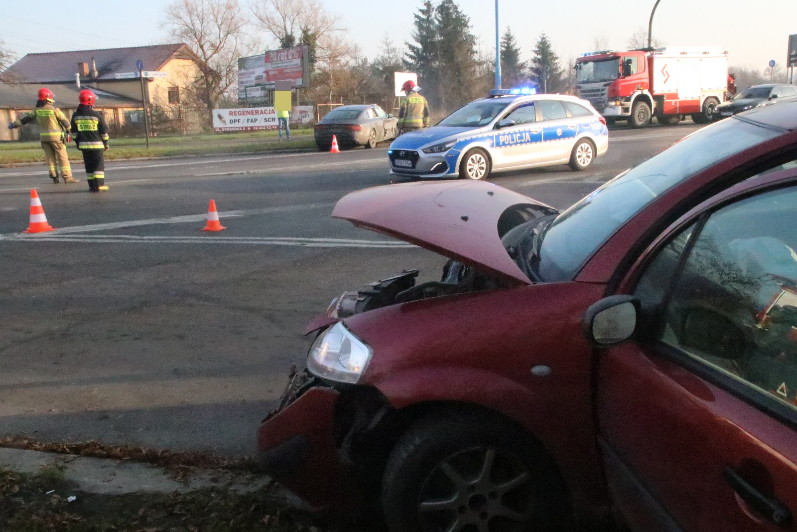 Kierujący Audi wjechał na skrzyżowanie na czerwnym świetle	