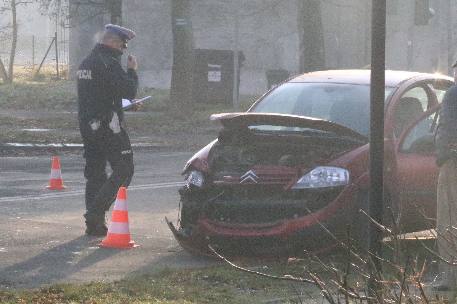 Kierujący Audi wjechał na skrzyżowanie na czerwnym świetle	