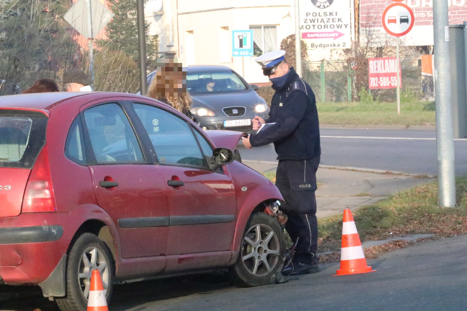 Kierujący Audi wjechał na skrzyżowanie na czerwnym świetle	