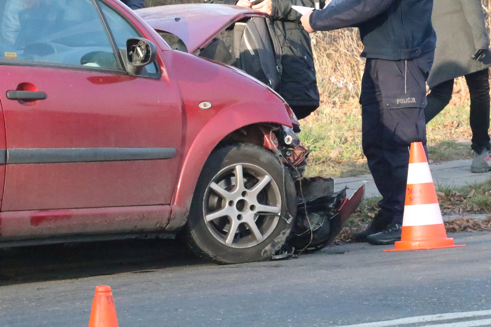 Kierujący Audi wjechał na skrzyżowanie na czerwnym świetle	