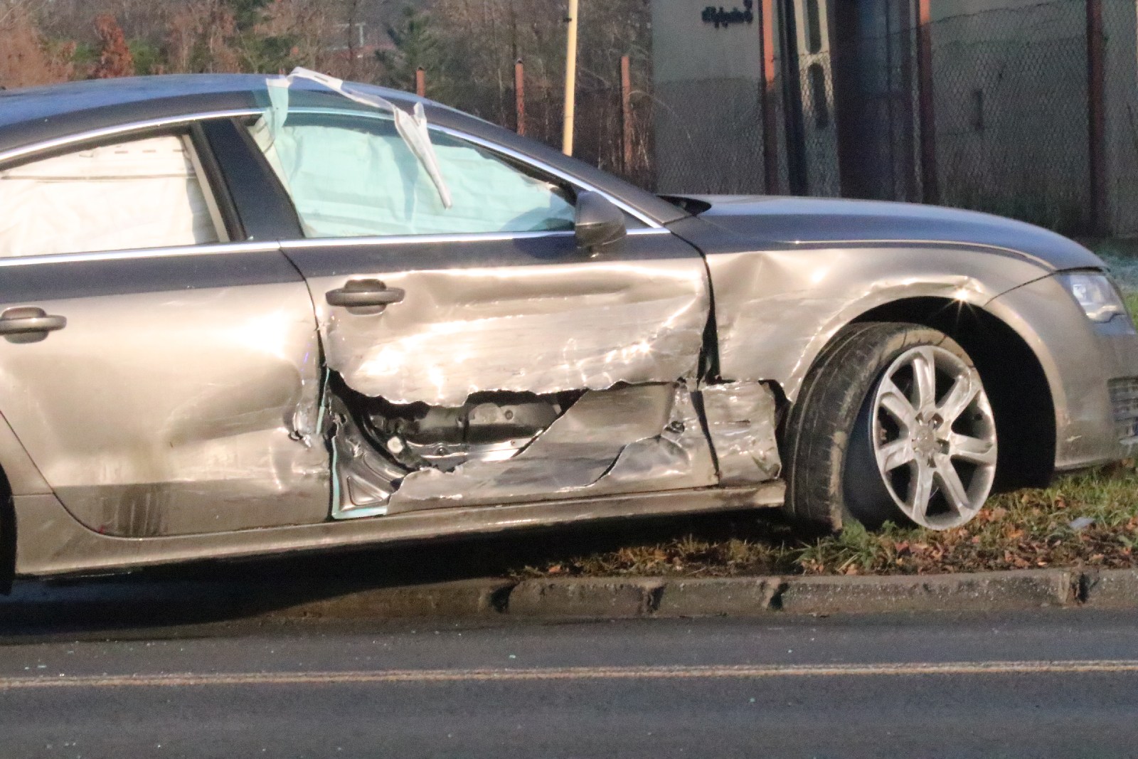 Kierujący Audi wjechał na skrzyżowanie na czerwnym świetle	