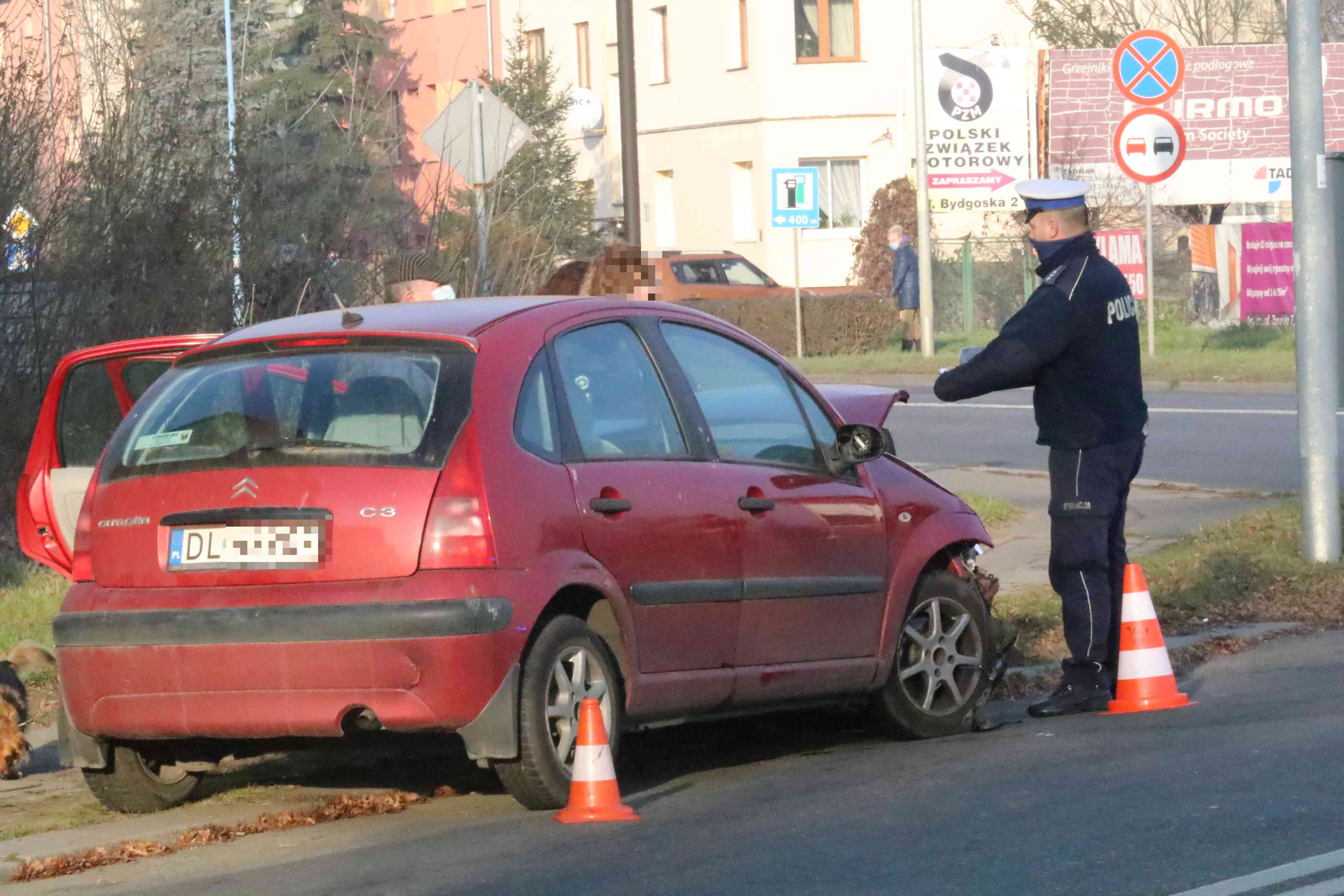 Kierujący Audi wjechał na skrzyżowanie na czerwnym świetle	