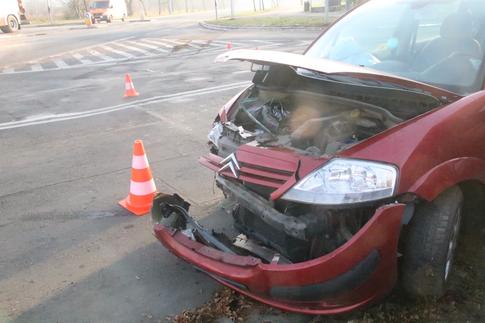 Kierujący Audi wjechał na skrzyżowanie na czerwnym świetle	