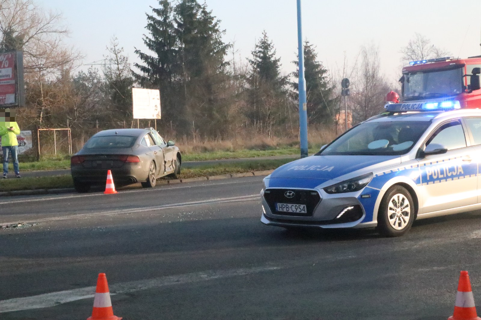 Kierujący Audi wjechał na skrzyżowanie na czerwnym świetle	