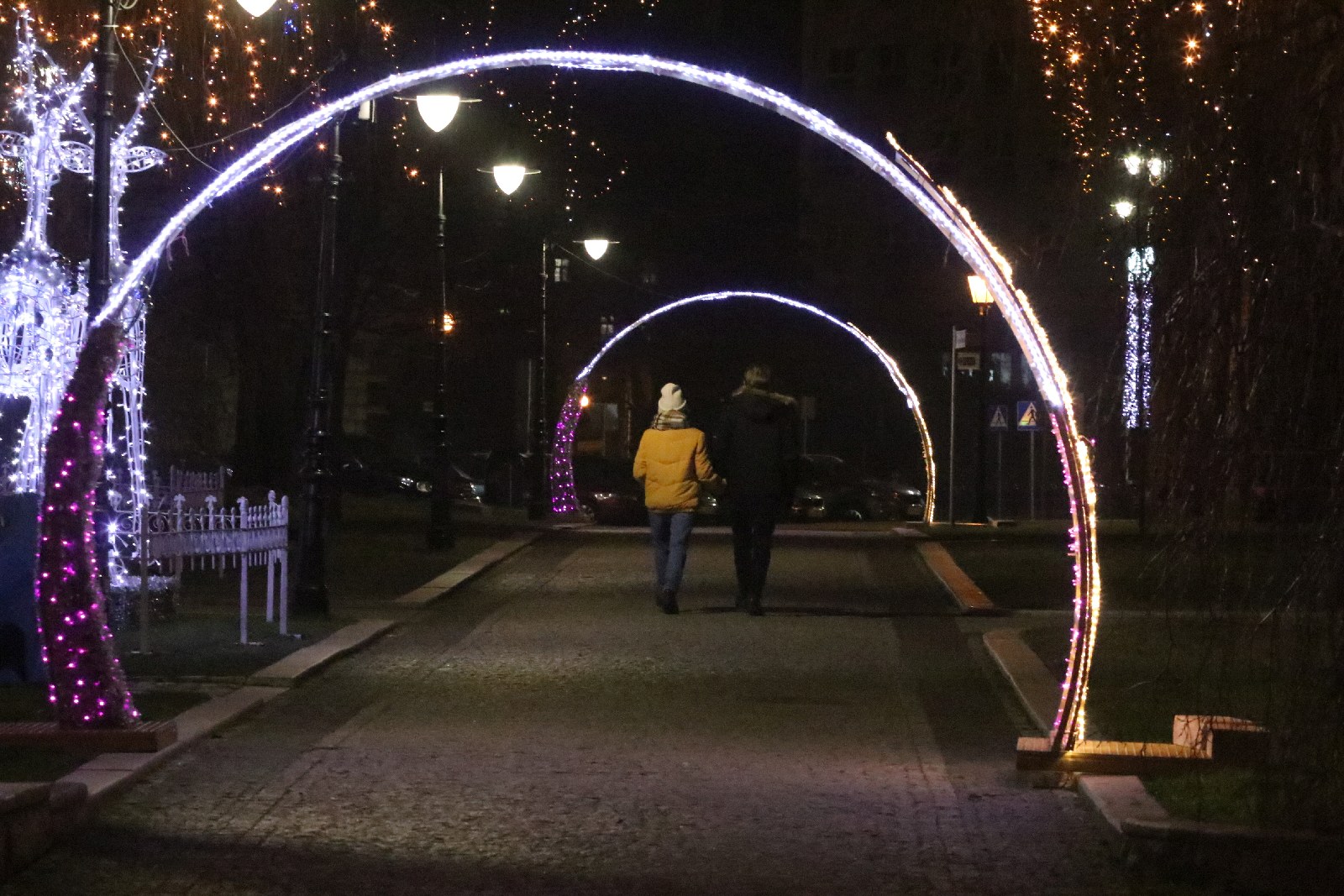 Legnica po godzinie 19 opustoszała. Pojedyncze osoby na mieście