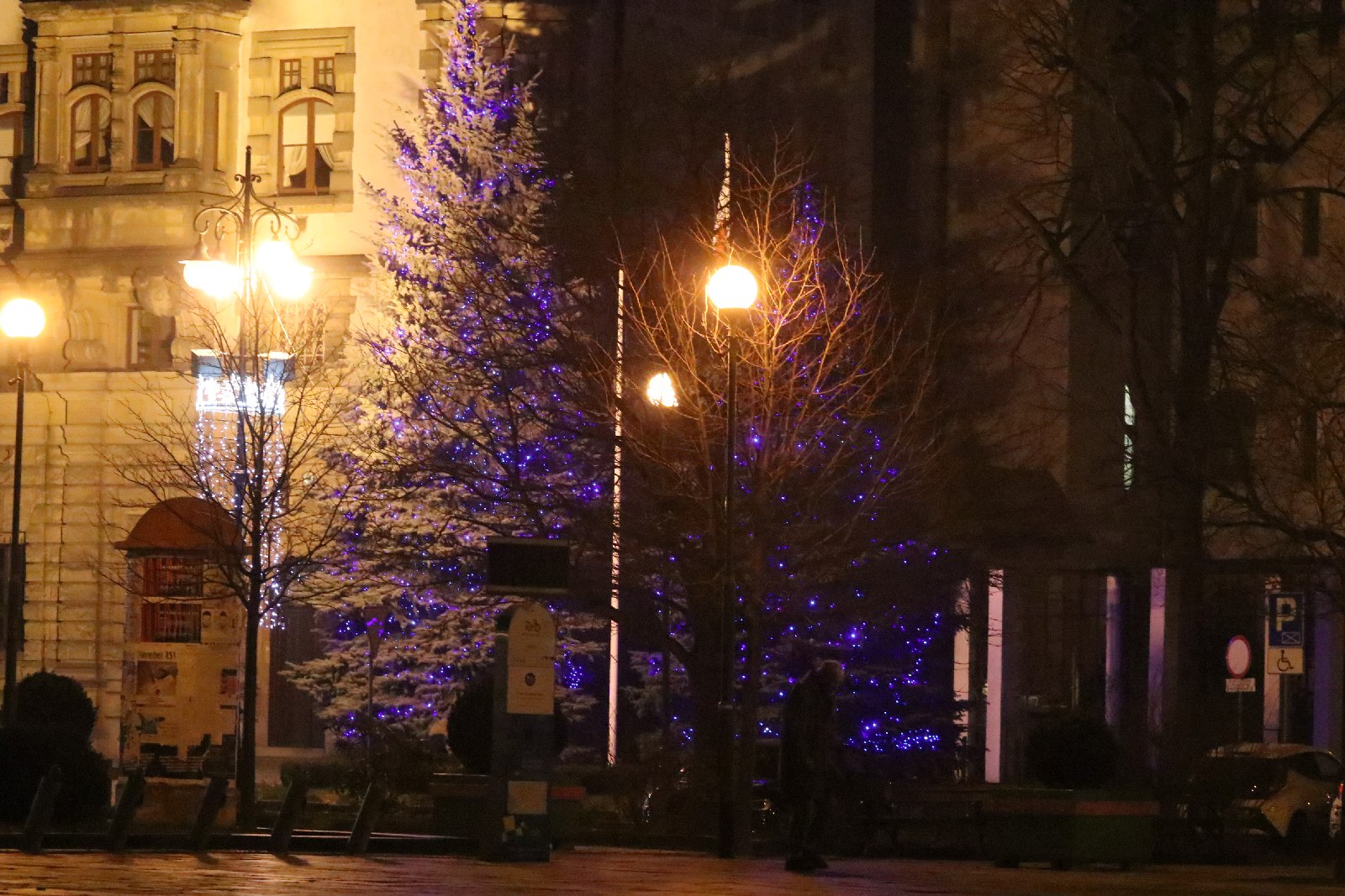 Legnica po godzinie 19 opustoszała. Pojedyncze osoby na mieście