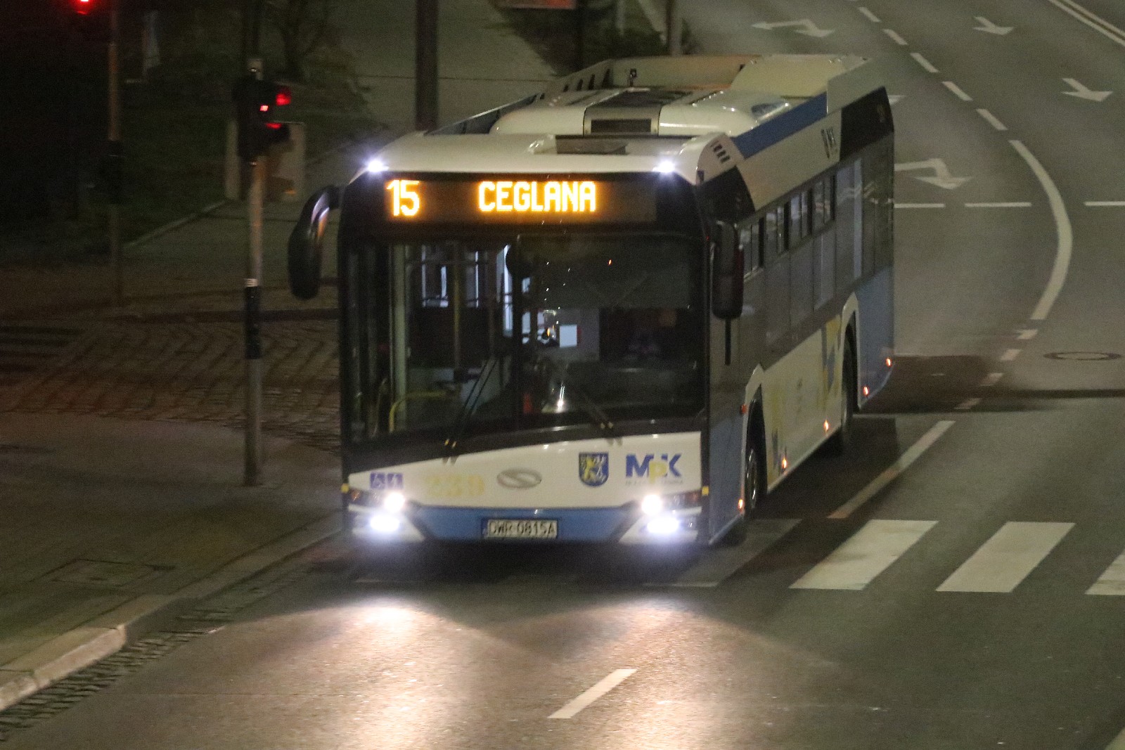 Legnica po godzinie 19 opustoszała. Pojedyncze osoby na mieście