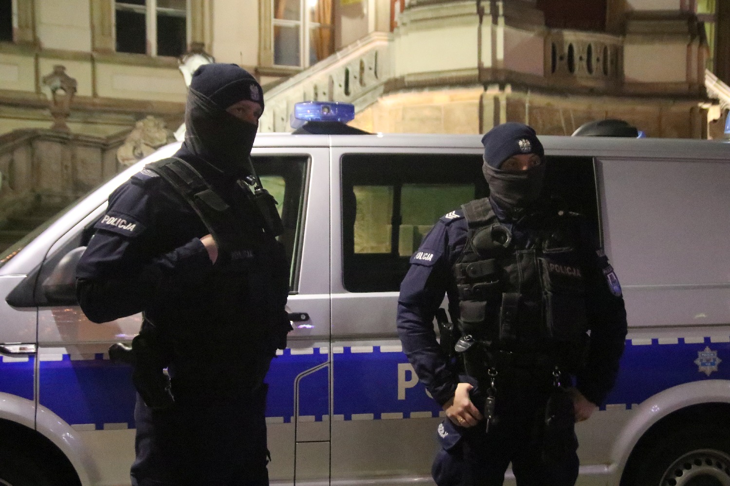 Legnica po godzinie 19 opustoszała. Pojedyncze osoby na mieście