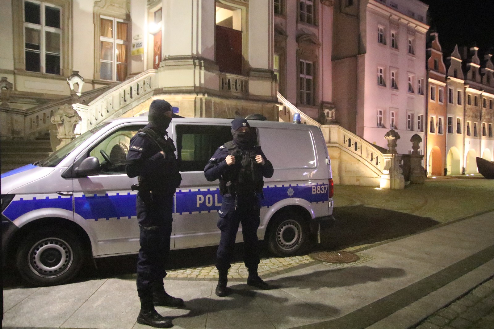 Legnica po godzinie 19 opustoszała. Pojedyncze osoby na mieście