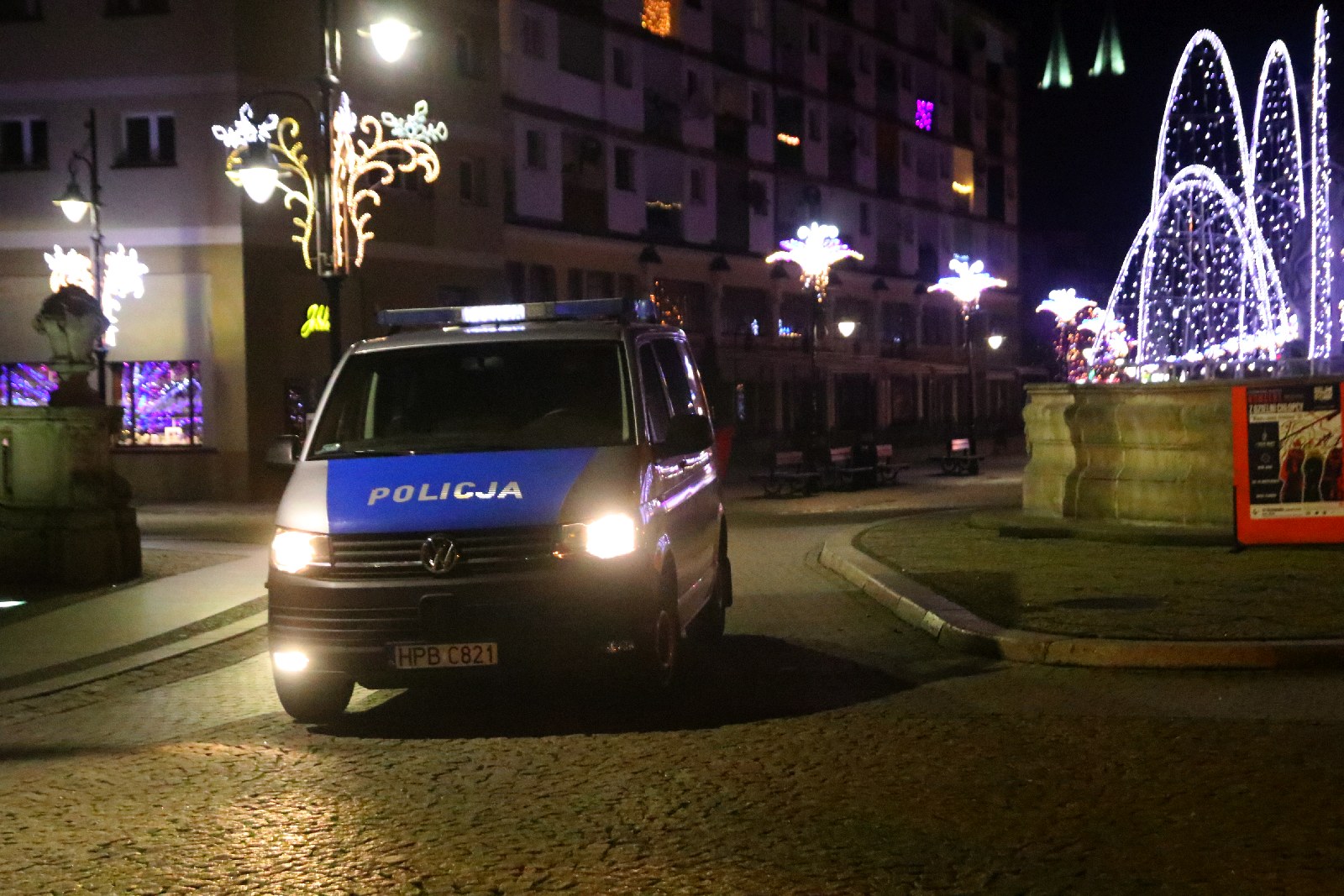 Legnica po godzinie 19 opustoszała. Pojedyncze osoby na mieście