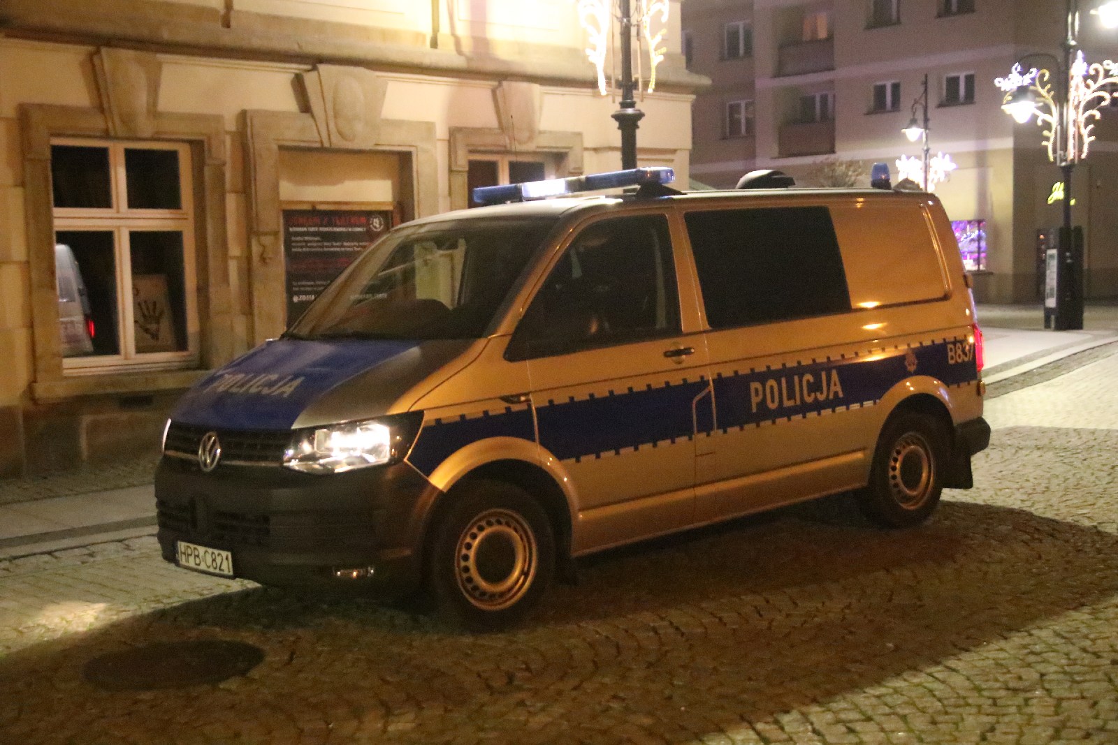 Legnica po godzinie 19 opustoszała. Pojedyncze osoby na mieście