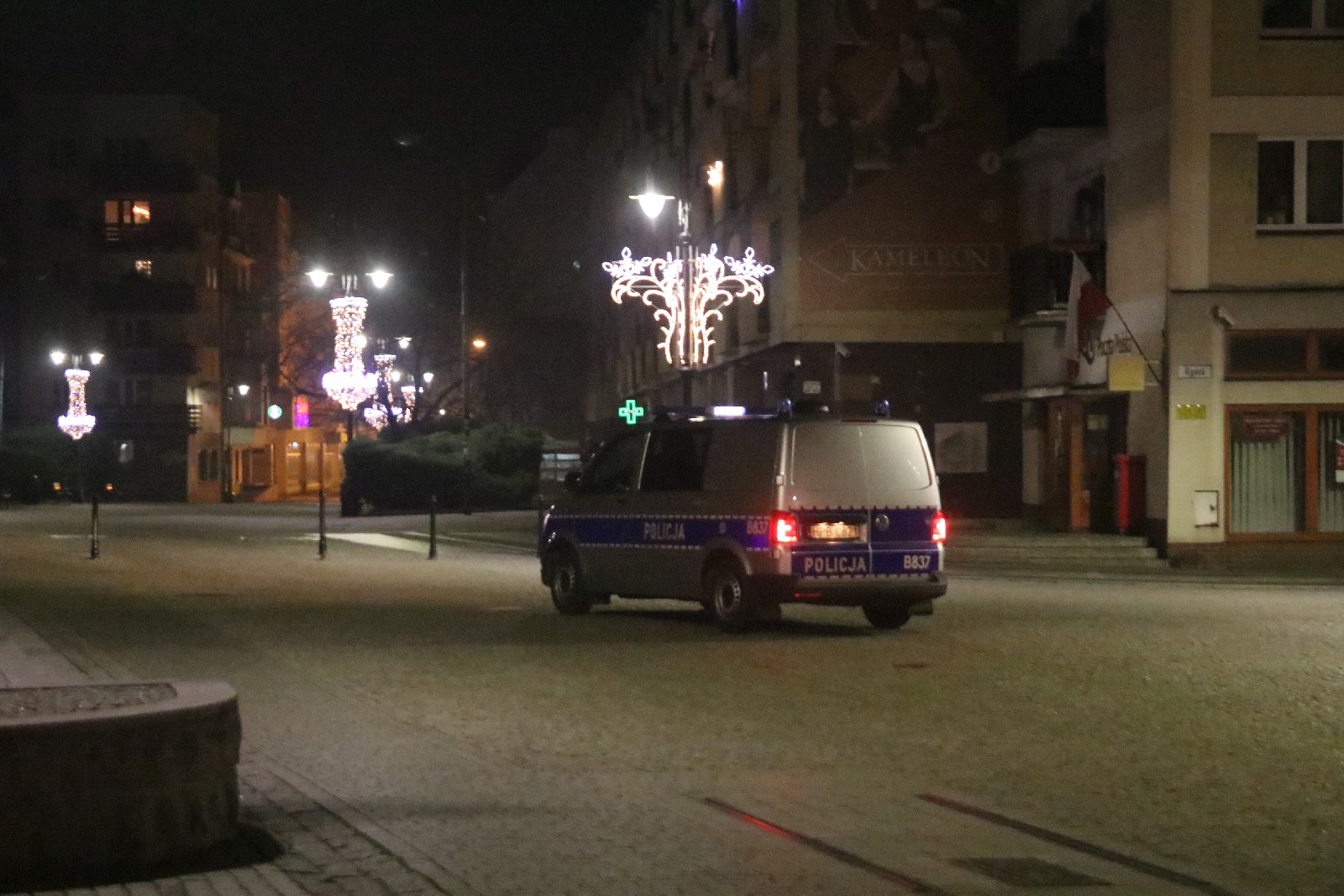 Legnica po godzinie 19 opustoszała. Pojedyncze osoby na mieście