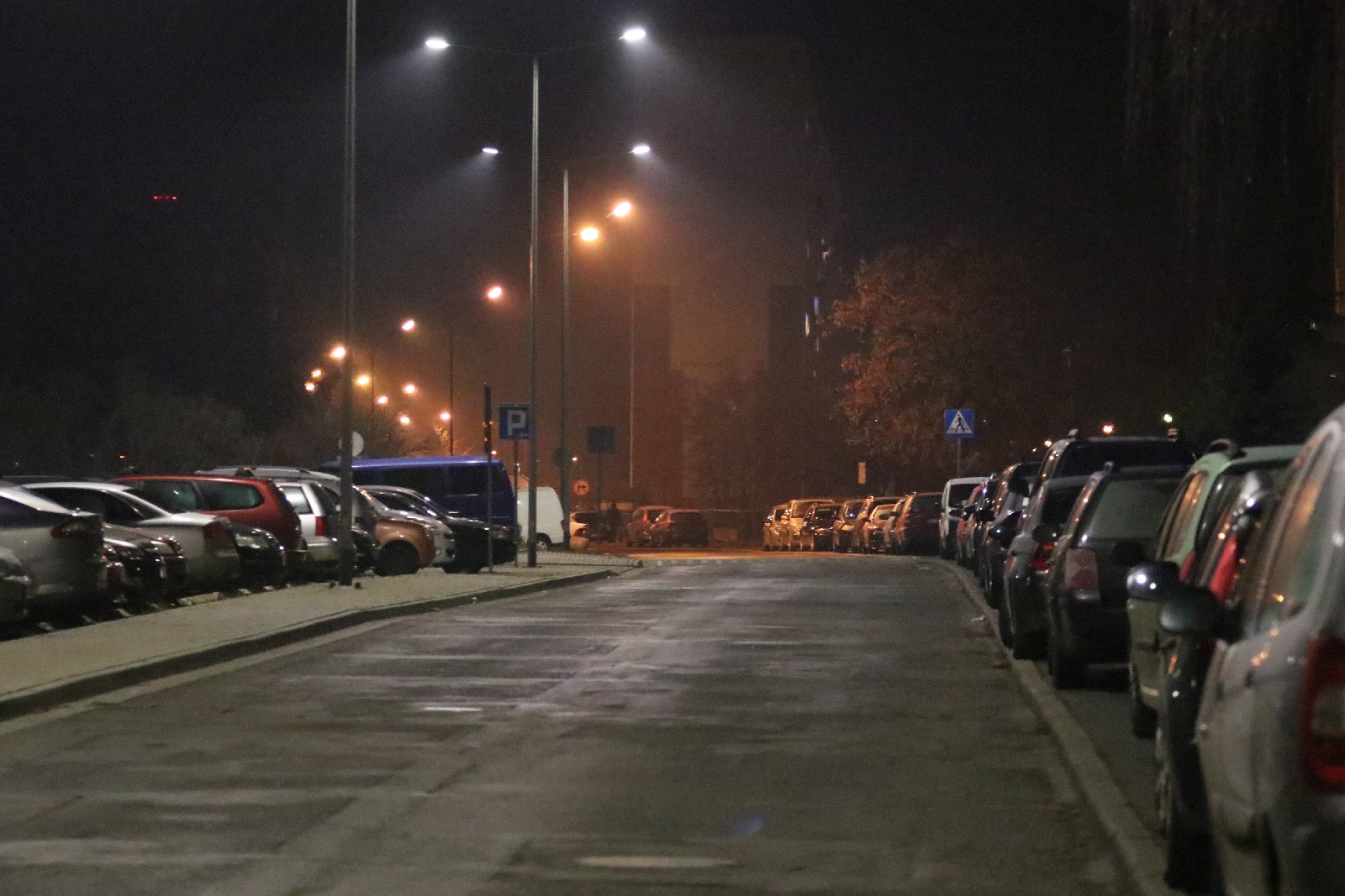 Legnica po godzinie 19 opustoszała. Pojedyncze osoby na mieście