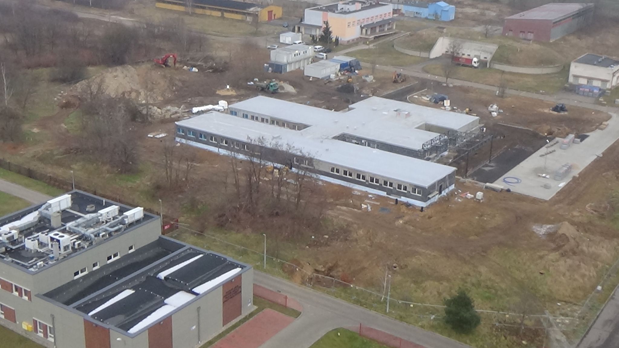 Trwają intensywne prace przy budowie szpitala modułowego