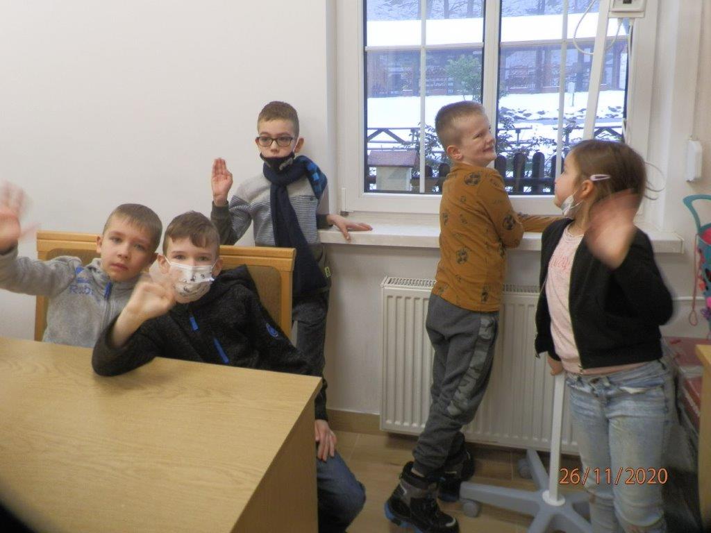 Zobaczcie jak bawią i uczą się dzieci w czasie pandemii