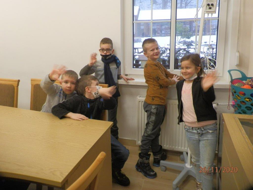 Zobaczcie jak bawią i uczą się dzieci w czasie pandemii