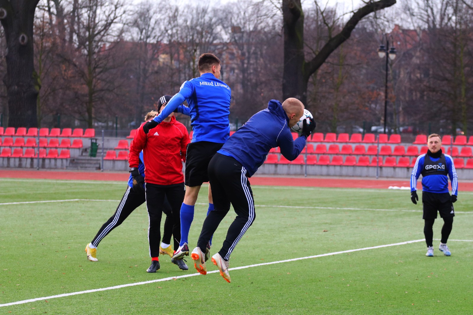 Piłkarze Miedzi Legnica wrócili do treningów