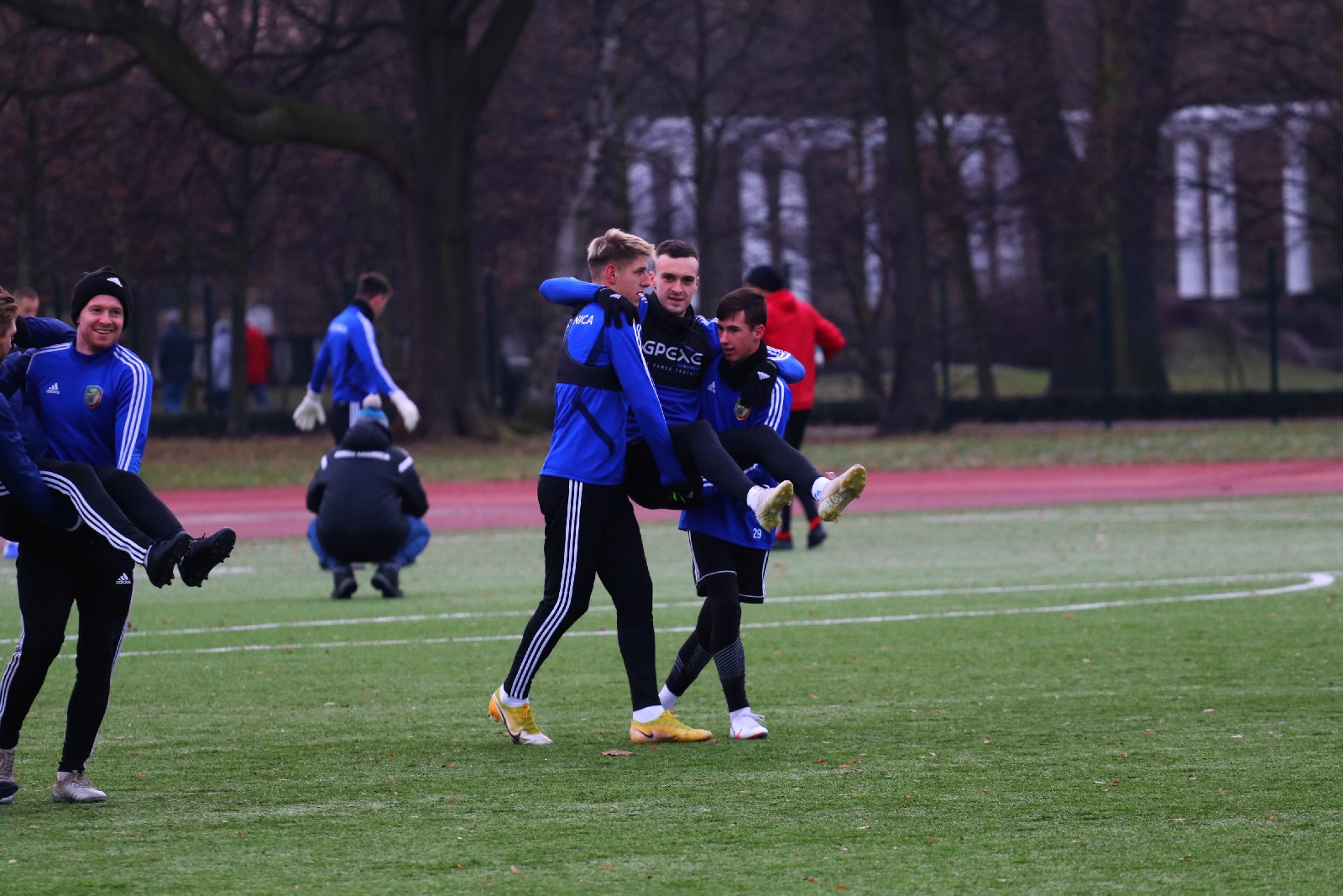 Piłkarze Miedzi Legnica wrócili do treningów
