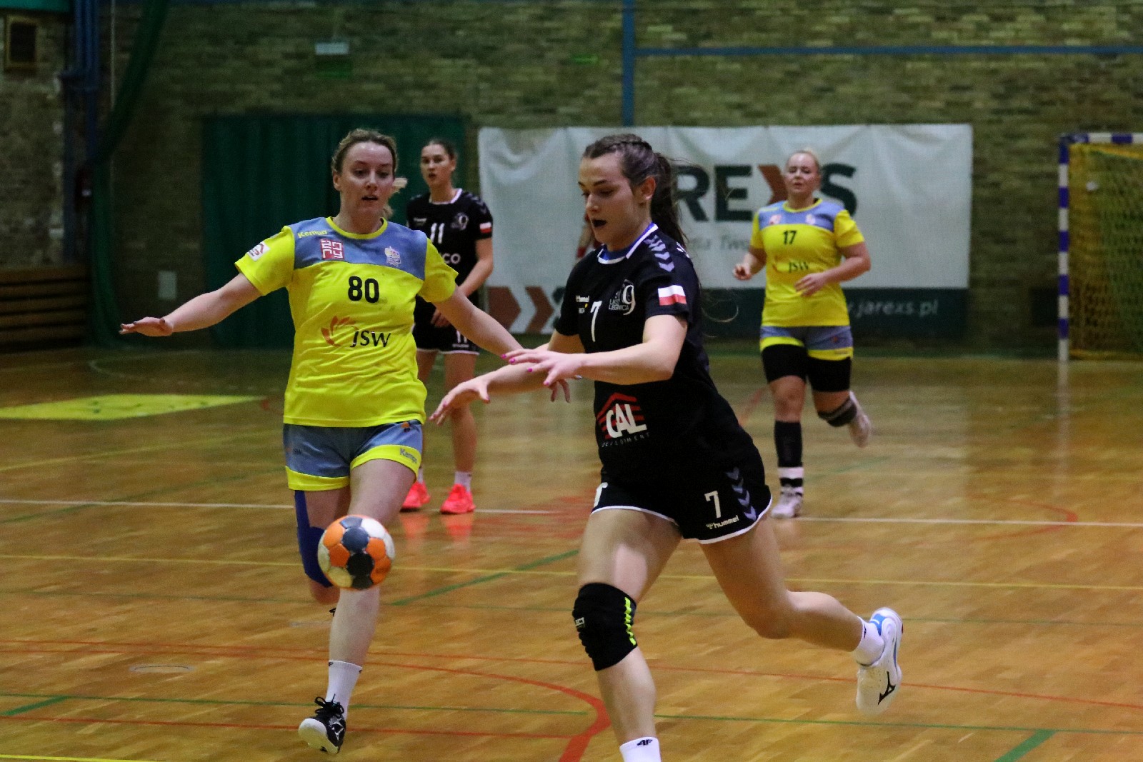 UKS Dziewiątka Legnica wygrywa we własnej hali z  Żarami