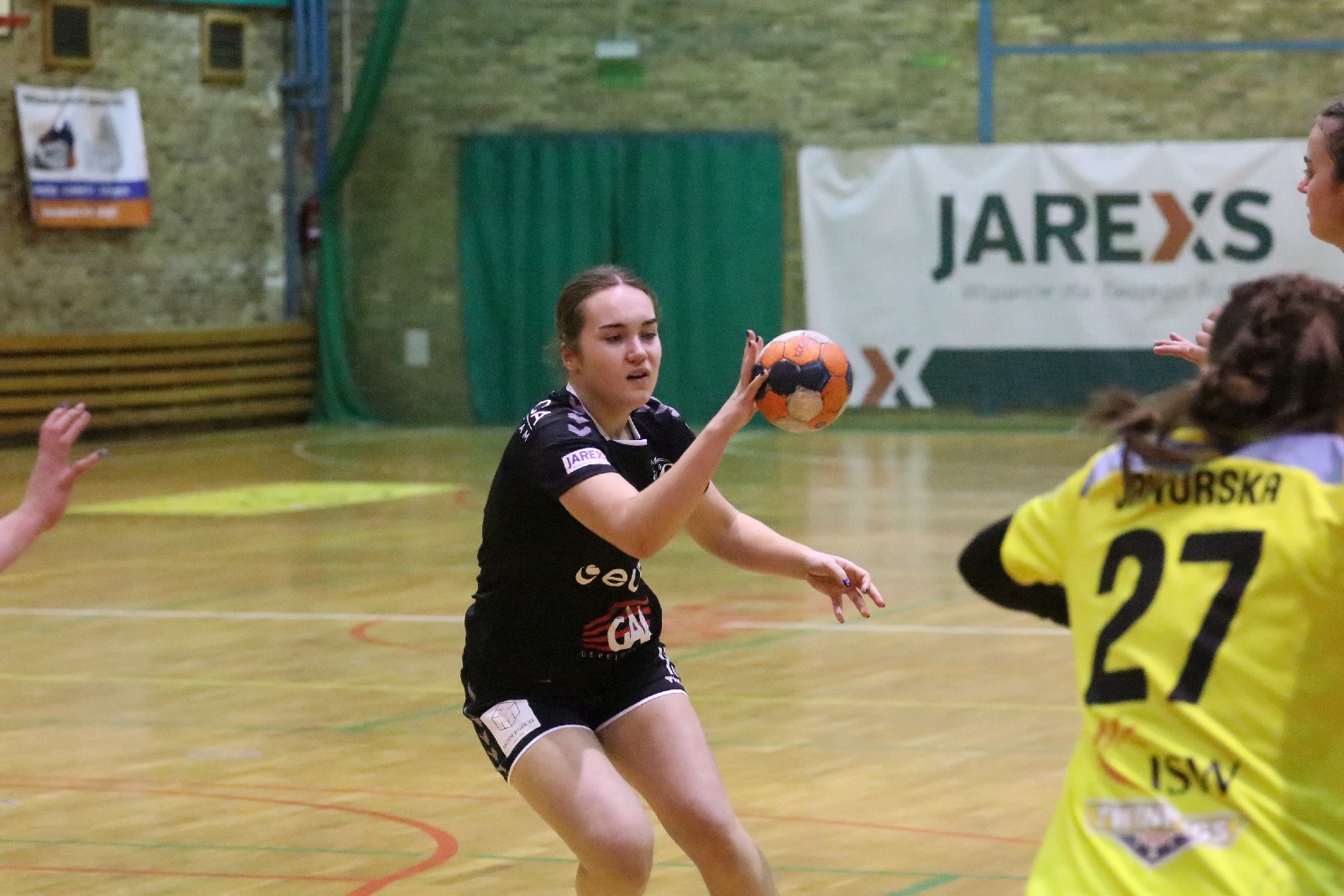 UKS Dziewiątka Legnica wygrywa we własnej hali z  Żarami