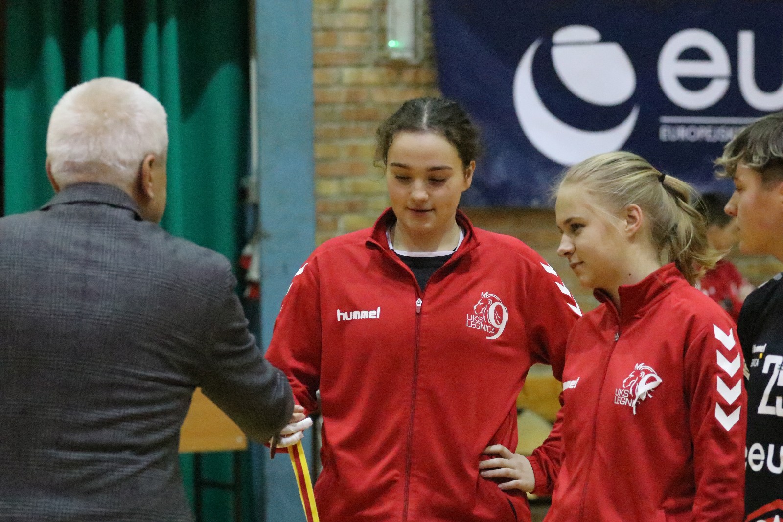UKS Dziewiątka Legnica wygrywa we własnej hali z  Żarami