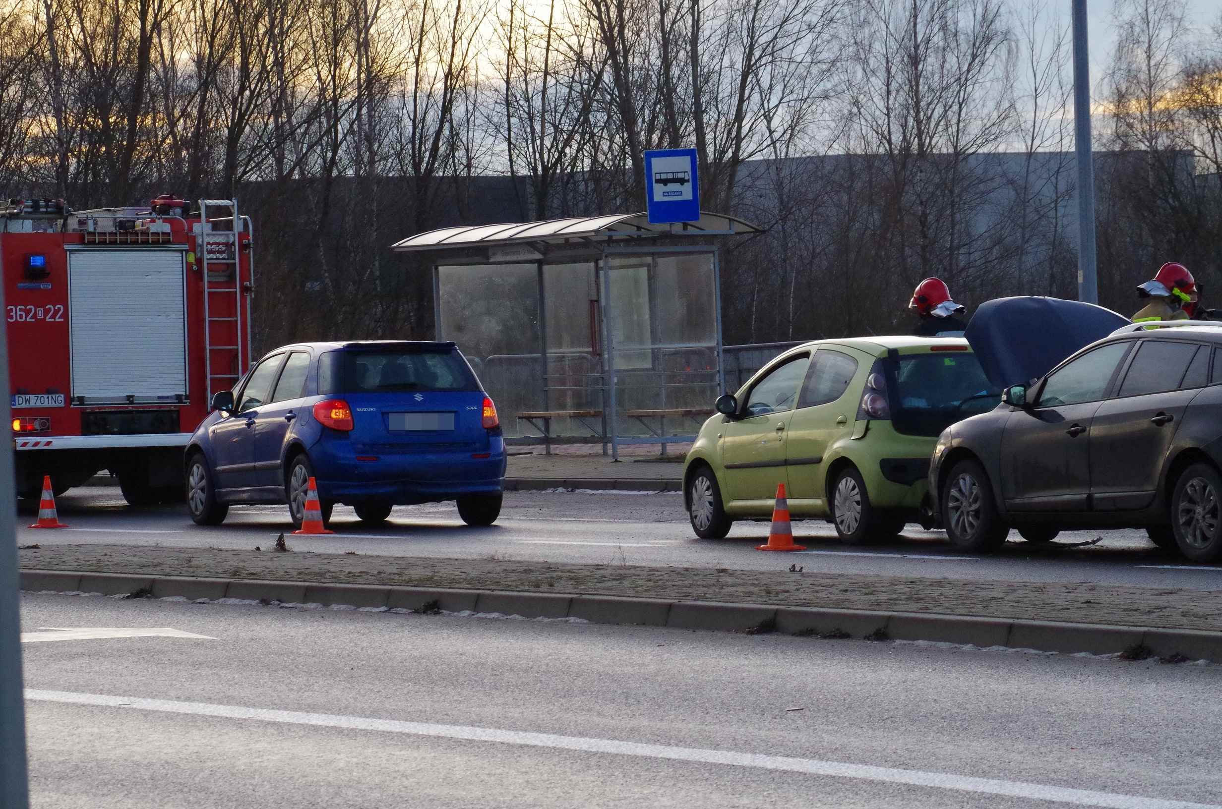 Zderzenie czterech aut na ulicy Gniewomierskiej