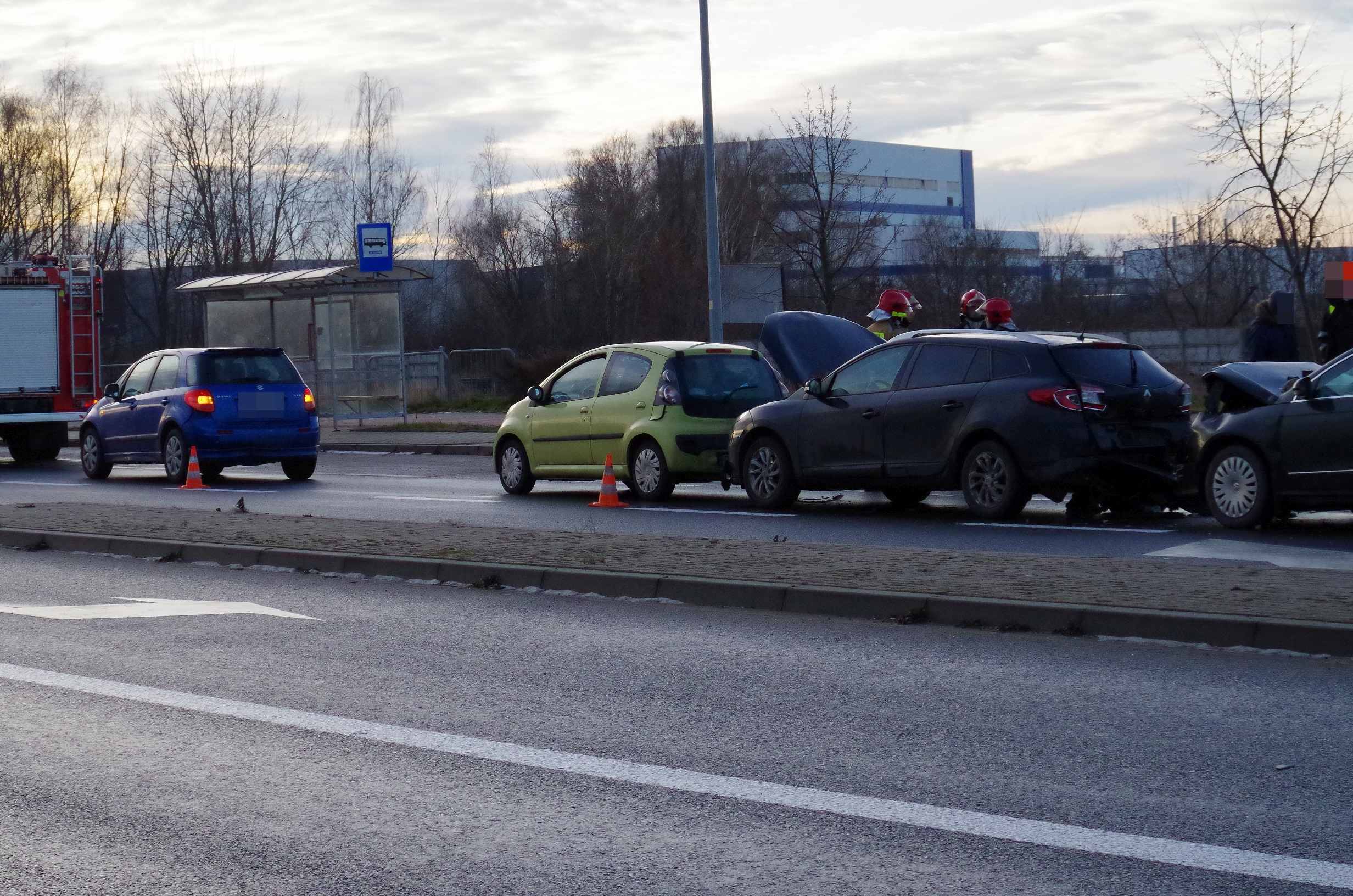 Zderzenie czterech aut na ulicy Gniewomierskiej