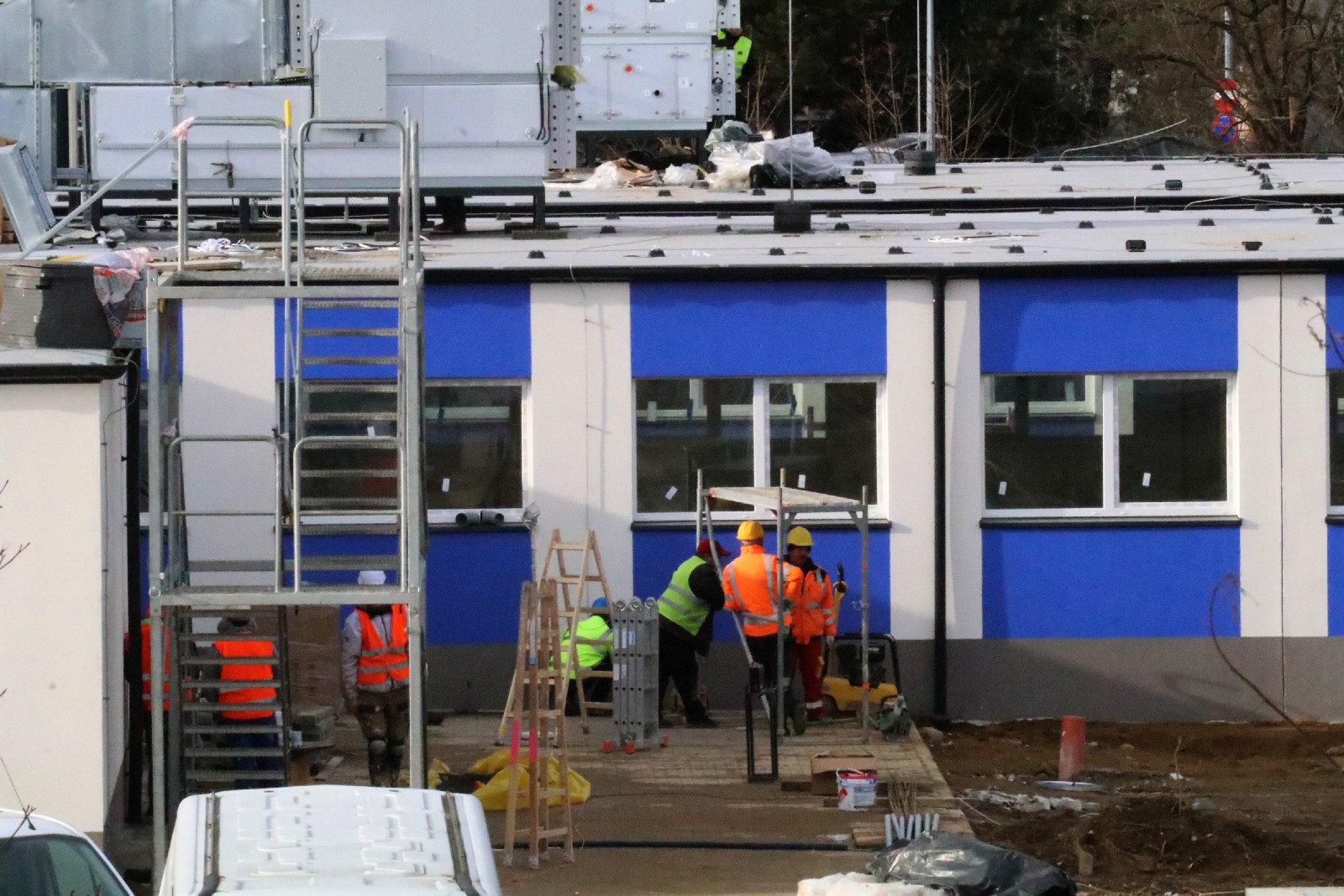 Covidowy szpital modułowy powstaje w Legnicy