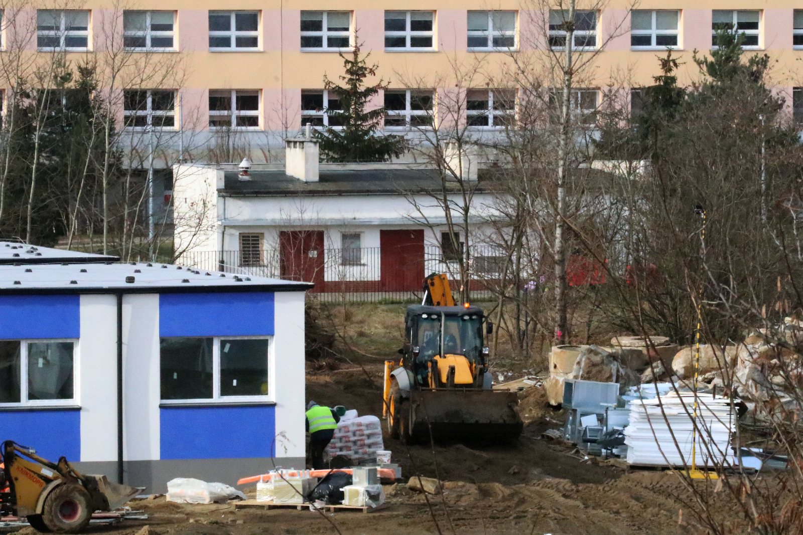 Covidowy szpital modułowy powstaje w Legnicy