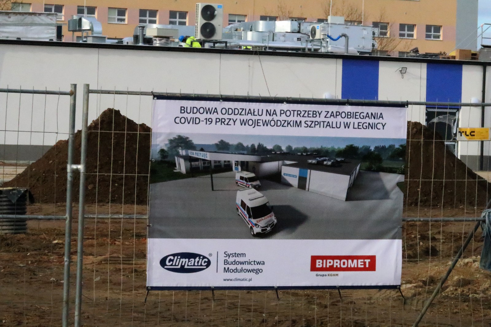 Covidowy szpital modułowy powstaje w Legnicy