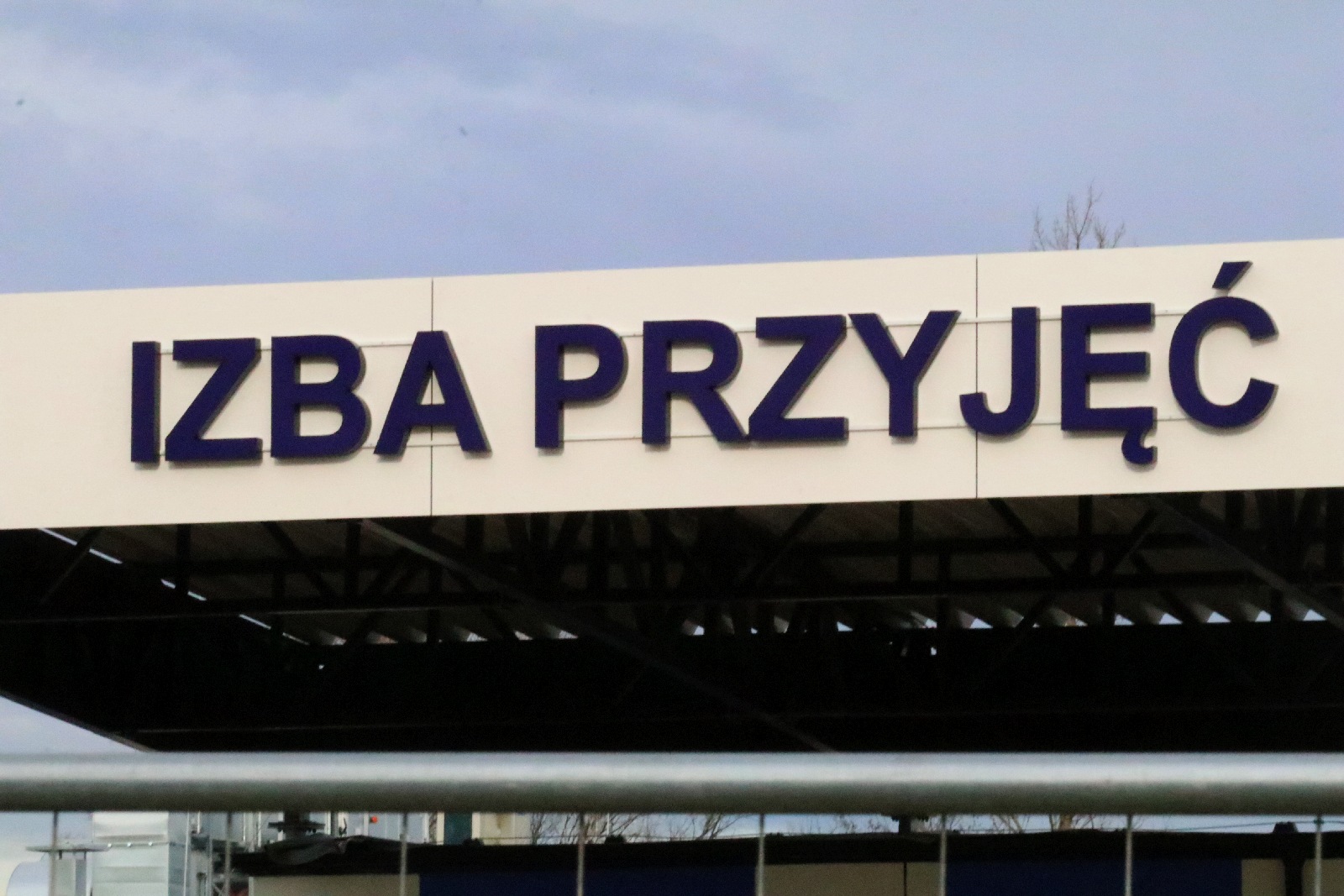 Covidowy szpital modułowy powstaje w Legnicy