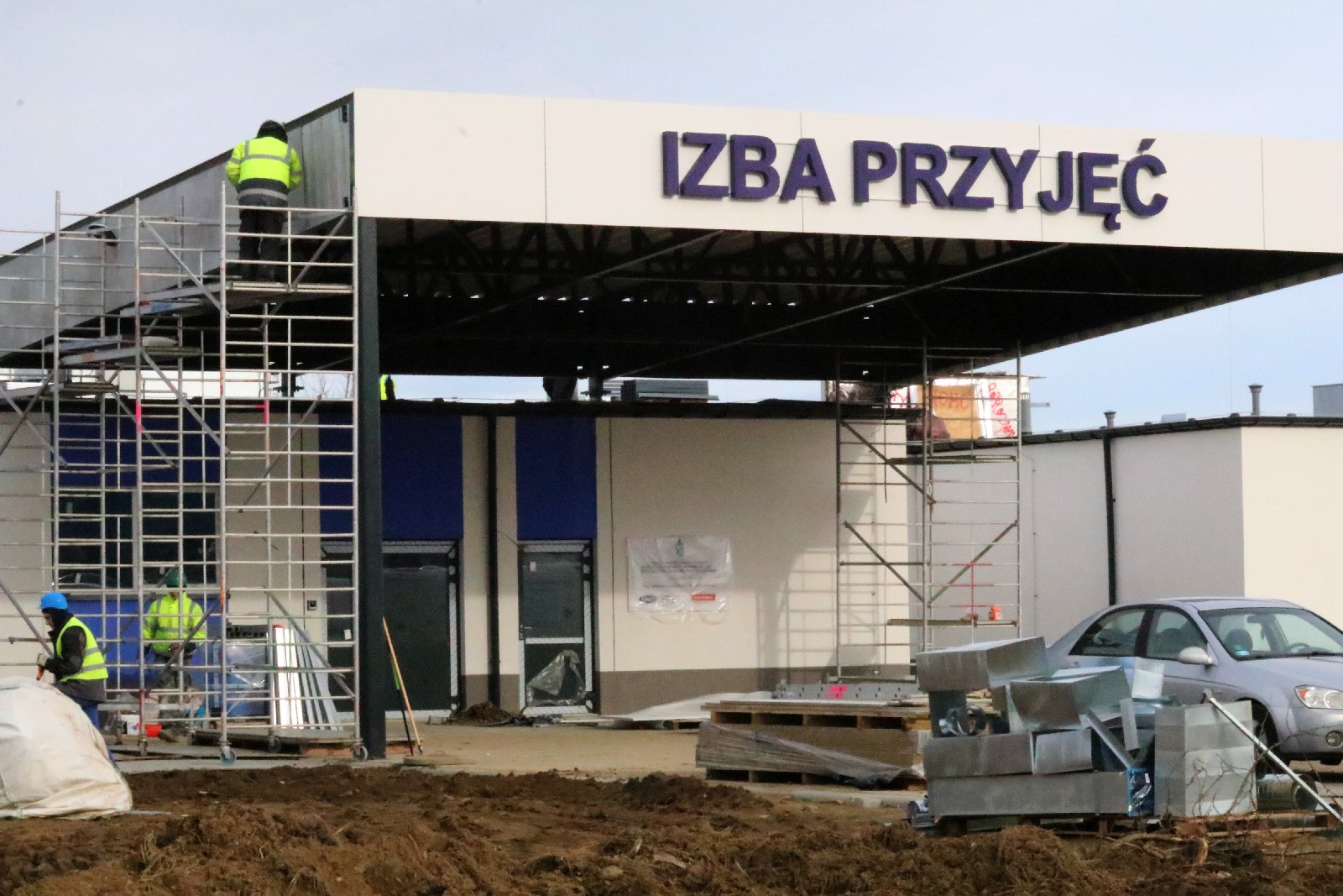 Covidowy szpital modułowy powstaje w Legnicy
