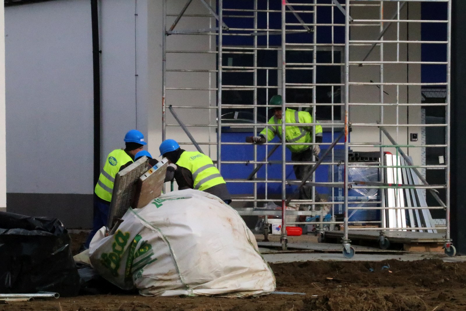 Covidowy szpital modułowy powstaje w Legnicy