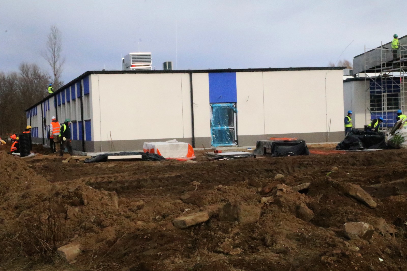 Covidowy szpital modułowy powstaje w Legnicy