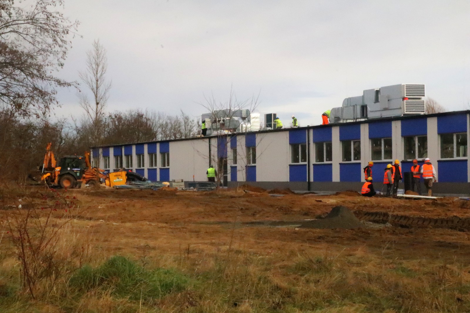 Covidowy szpital modułowy powstaje w Legnicy