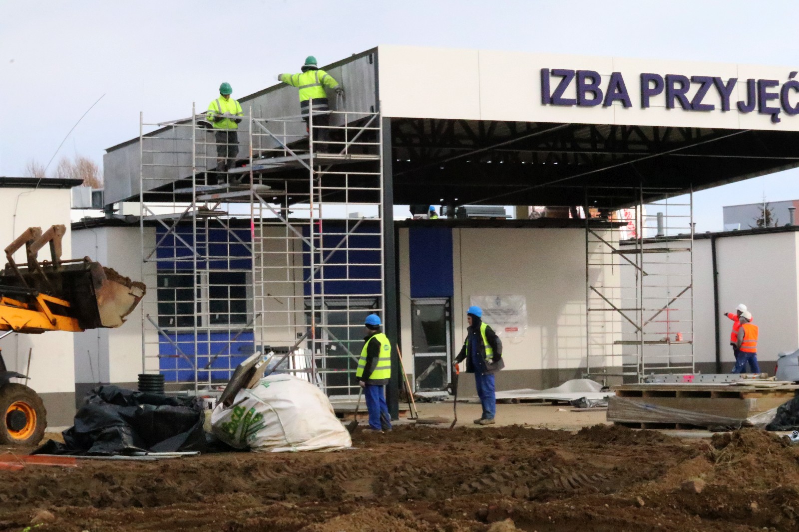 Covidowy szpital modułowy powstaje w Legnicy