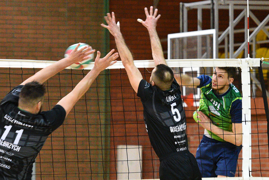 Ikar Legnica pokonuje Chełmiec Wałbrzych 3:0