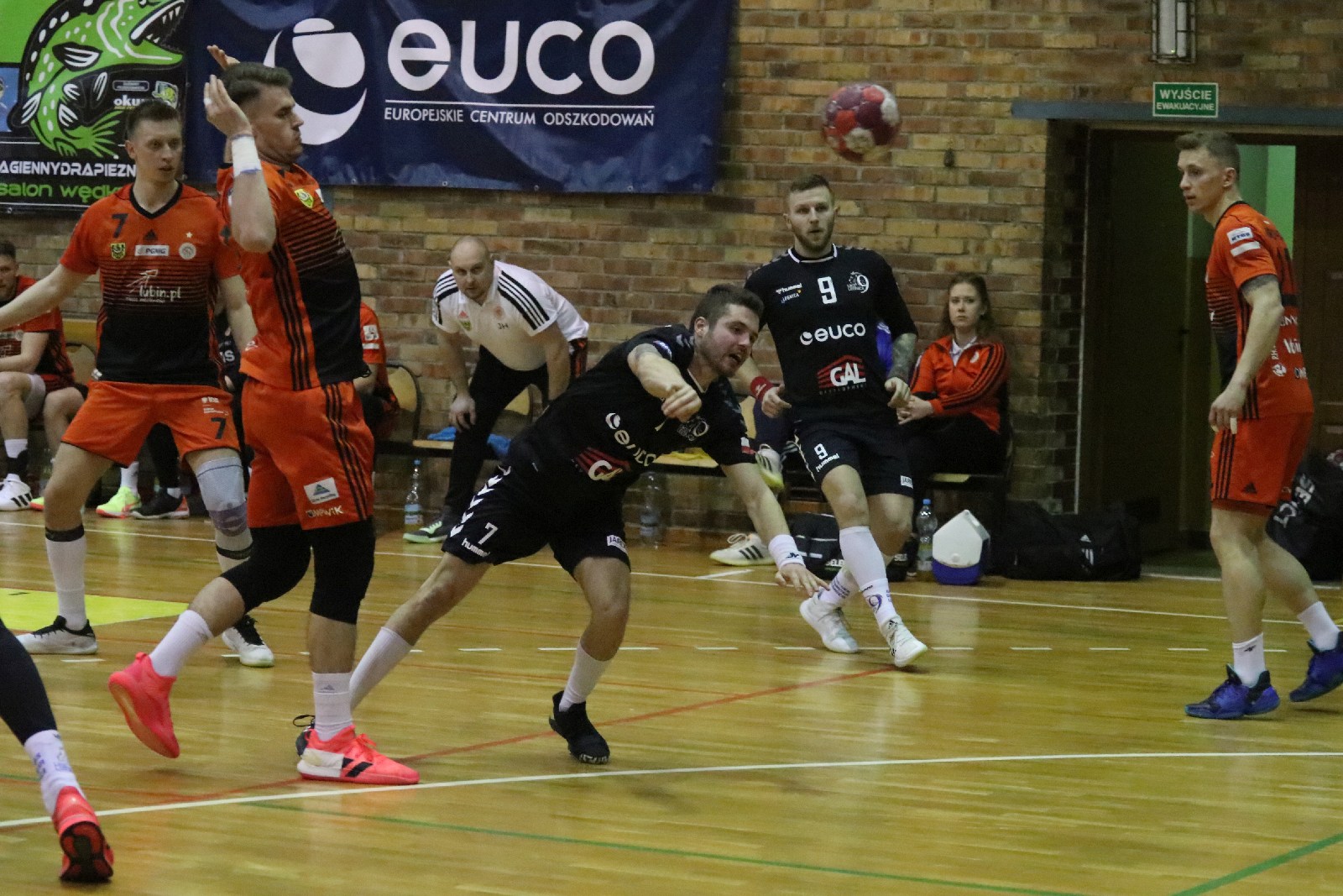 W Legnicy bez sensacji. Zagłebie wygrywa z Dziewiątką Legnica