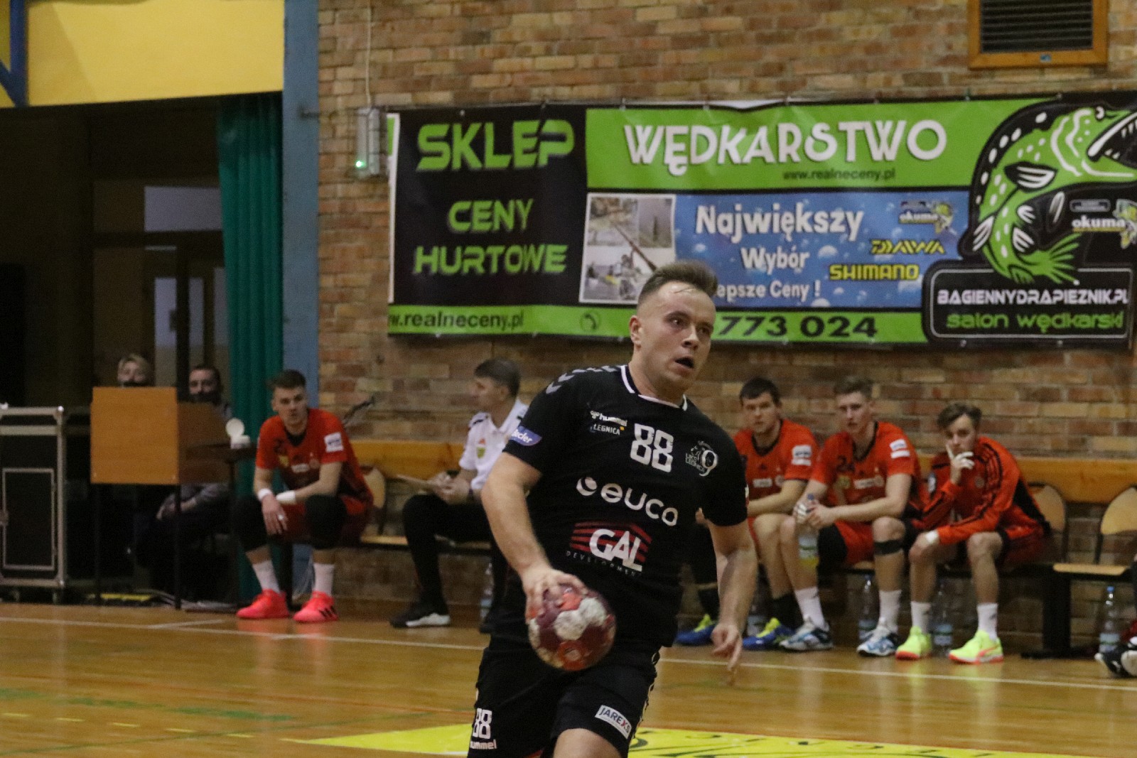 W Legnicy bez sensacji. Zagłebie wygrywa z Dziewiątką Legnica