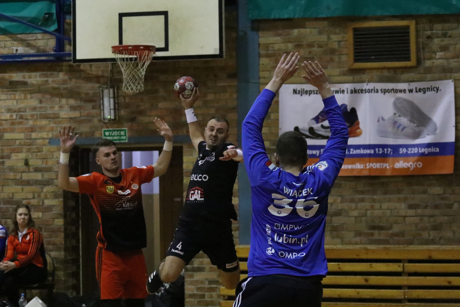 W Legnicy bez sensacji. Zagłebie wygrywa z Dziewiątką Legnica