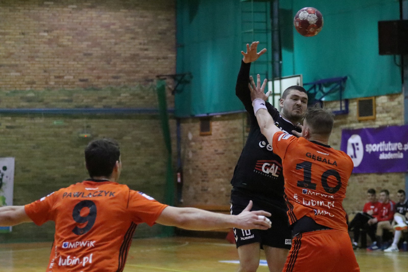 W Legnicy bez sensacji. Zagłebie wygrywa z Dziewiątką Legnica