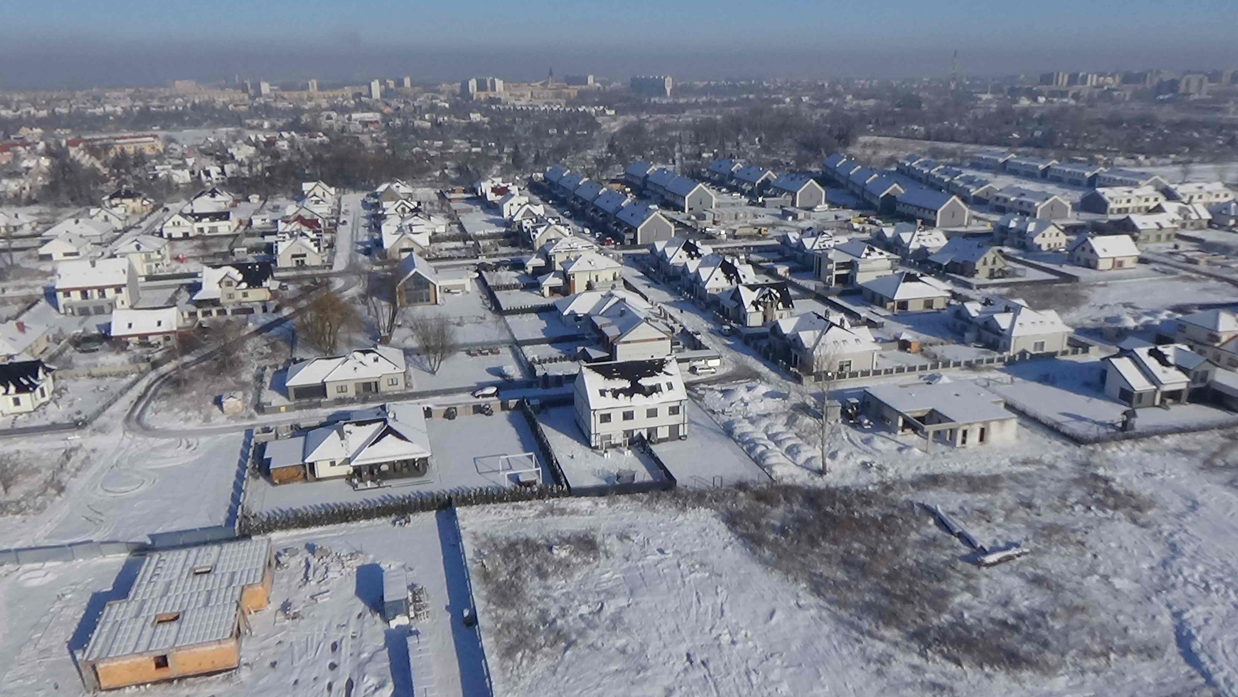 Legnica z lotu ptaka w zimowej scenerii
