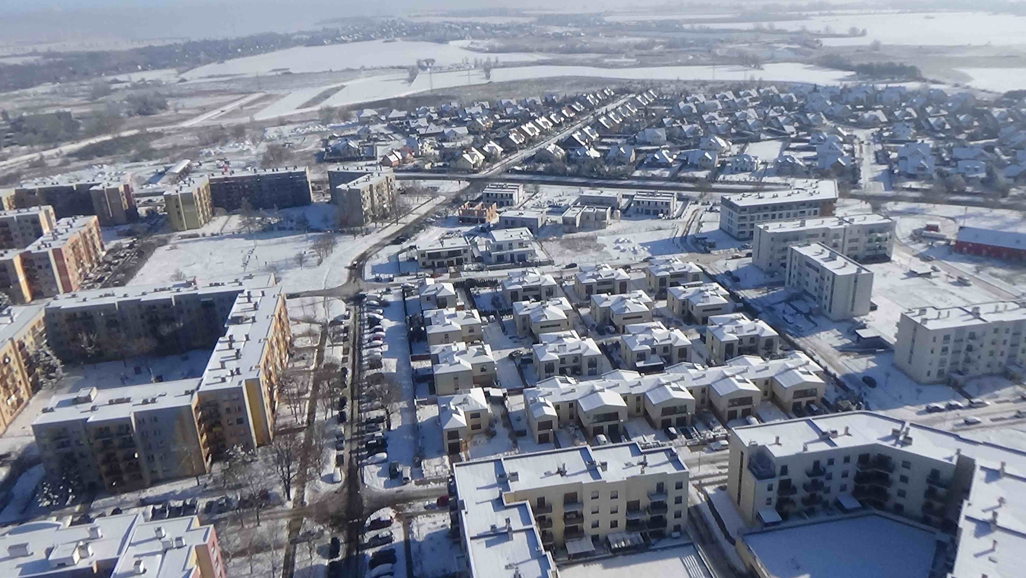 Legnica z lotu ptaka w zimowej scenerii
