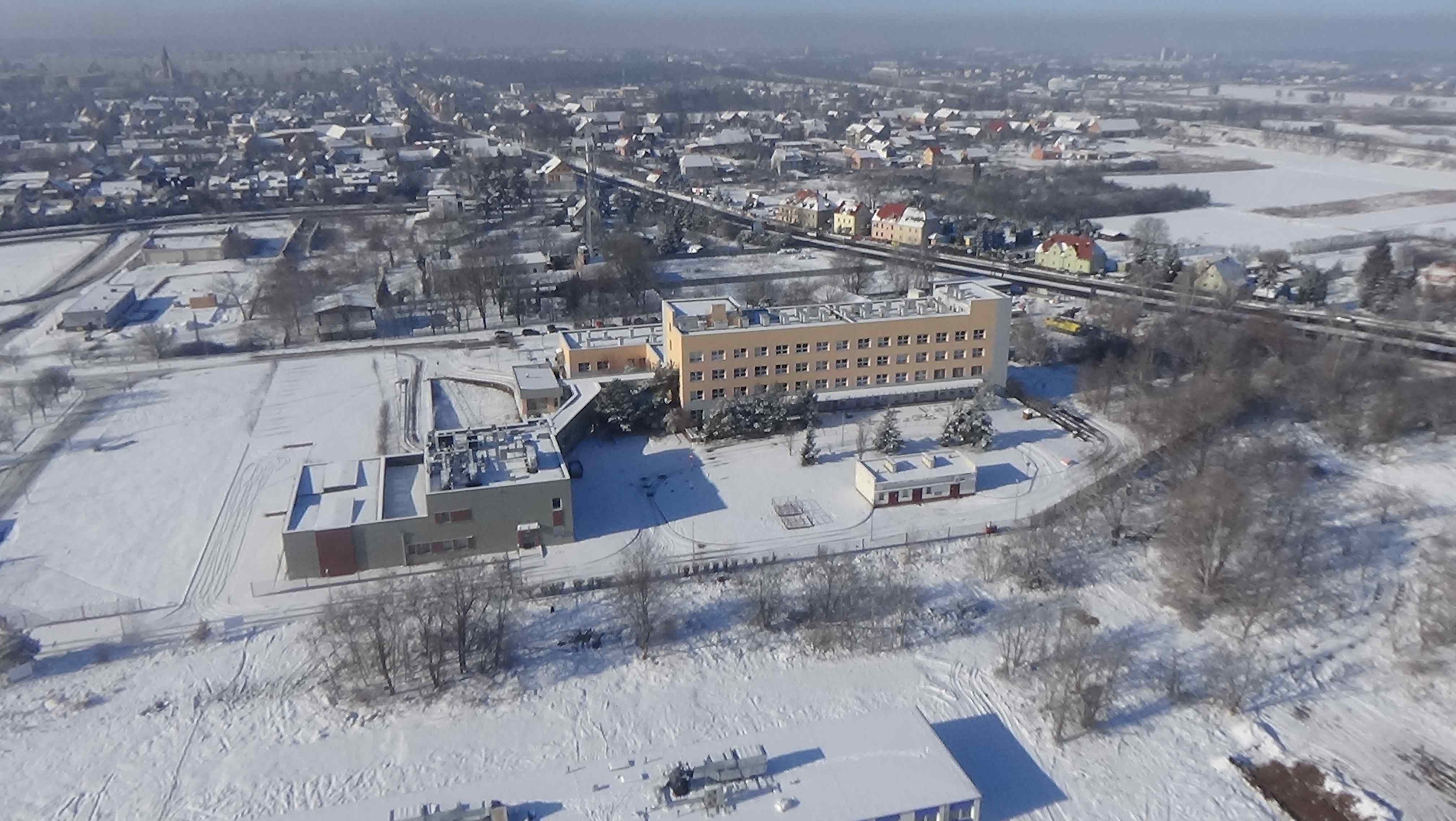 Legnica z lotu ptaka w zimowej scenerii