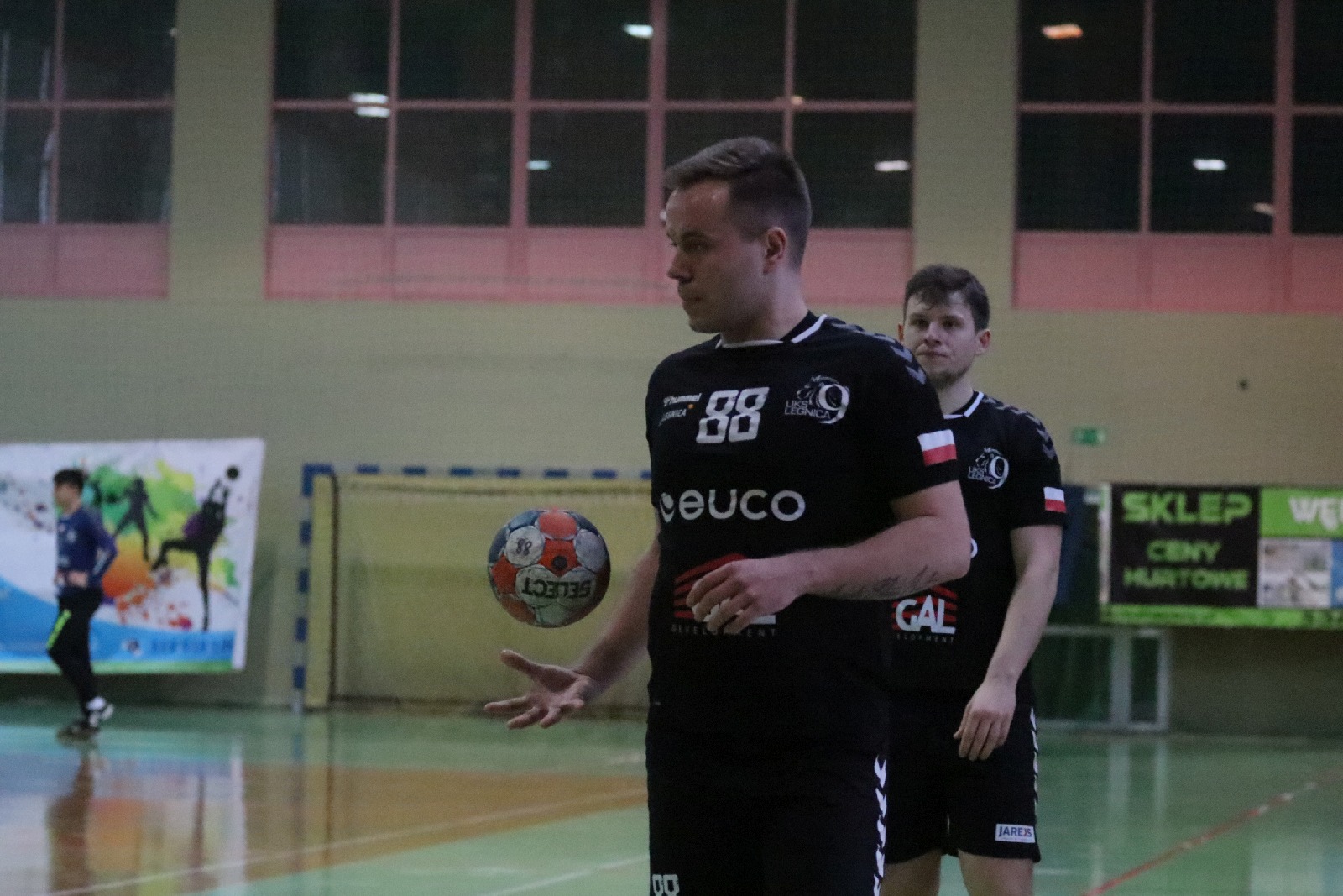Legniczanie gładko pokonują drużynę z Komprachcic